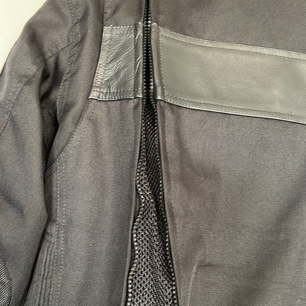 Filmed Riding Jacket with IIcon Gloves - Picture 6 of 7